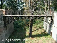 Tovačov, Zámek - hradby