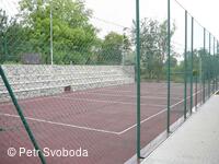 Víceúčelové hřiště s umělým povrchem