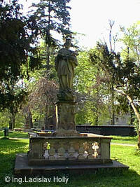 Tovačov, Zámek - zámecký park - kašna
