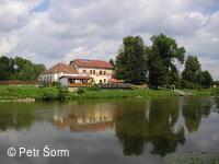 Přístaviště výletního parníku Arnošt z Pardubic, U Přívozu